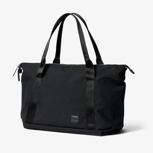 Black Bellroy Classic Getaway Bag duffel bag with sleek design and sturdy handles, ideal for travel and weekend trips.