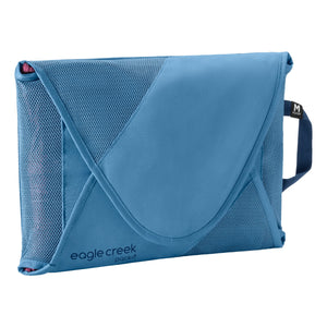 Eagle Creek PACK-IT™ Reveal Garment Folder M for packing organization, showing neatly folded clothes inside transparent folder.