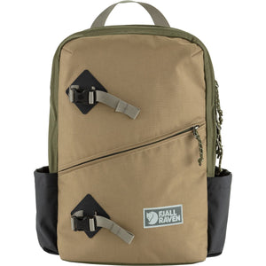 Fjallraven Vardag Backpack 17 in green with front pocket and adjustable straps, made of durable outdoor fabric.