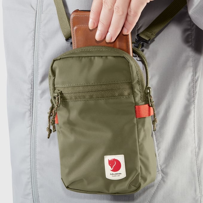 Fjallraven High Coast Pocket crossbody bag in Rowan Red with adjustable strap and compact design for everyday use.