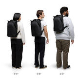 Peak Design Everyday Totepack 20L with adjustable straps and multiple compartments, shown in a size guide image.