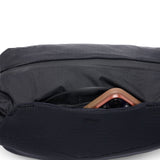 Peak Design Outdoor Sling 7L in black, compact and versatile sling bag with adjustable strap and outdoor-ready design.