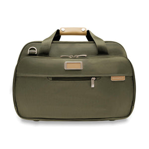 Briggs & Riley Baseline expandable cabin bag, navy blue duffel with sturdy handles and adjustable shoulder strap.