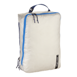 Eagle Creek PACK-IT™ Isolate Clean/Dirty Cube M for packing organization, showing compartments for clean and dirty clothes.