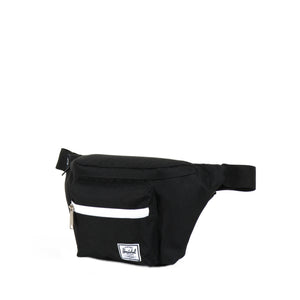 Herschel Seventeen hip pack in black with adjustable waist strap and front pocket, casual waist bag for everyday use