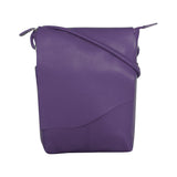 ILI Crossbody Bag 6647, black leather with adjustable strap and silver hardware, shown on a plain background.